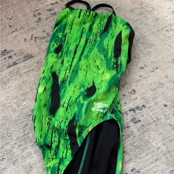 Speedo Kids One Piece in Vibrant Green and Black - Picture 1 of 2